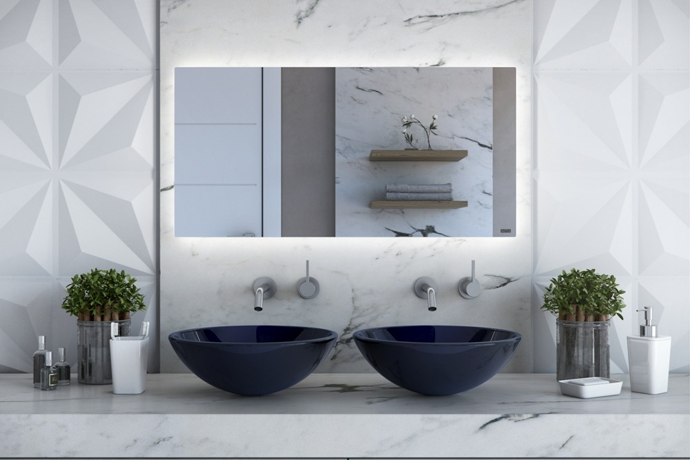 Uma bancada de banheiro de mármore branco aparece na imagem. Sobre ela há duas cubas de apoio pretas. Ao fundo, é possível ver um espelho e revestimentos 3D instalados na parede. 