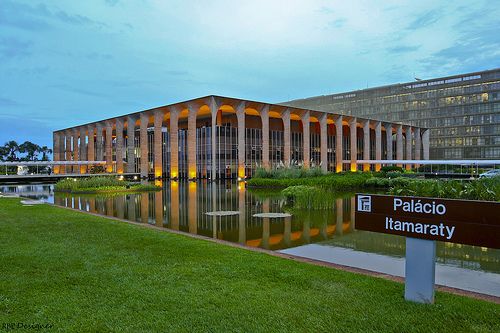 Vista do Palácio Itamaraty, sede do Ministério das Relações Exteriores do Brasil, situado em Brasília, capital do país.
